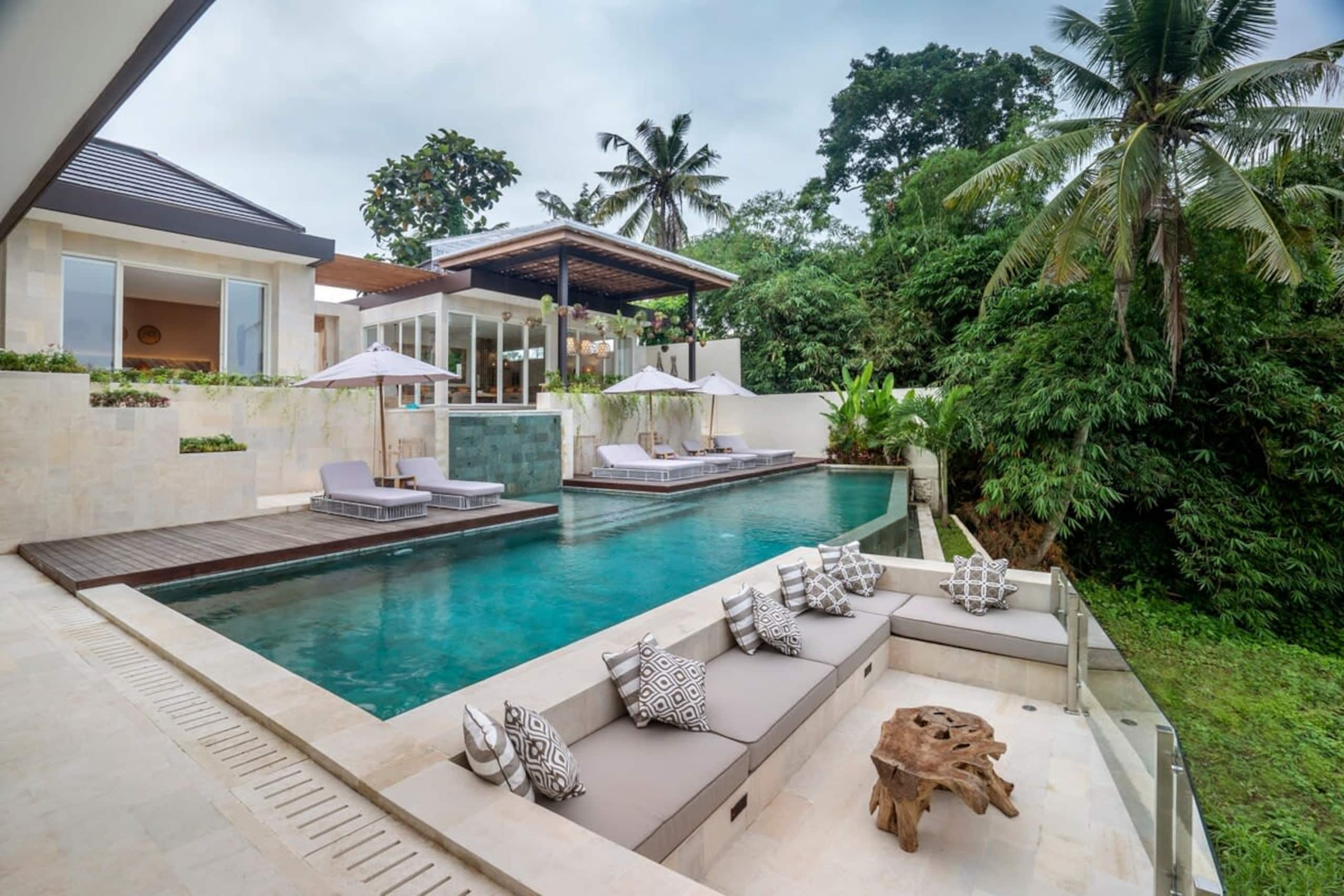 White Lotus 5BR Ubud Infinity Pool & Jungle View — photo 1