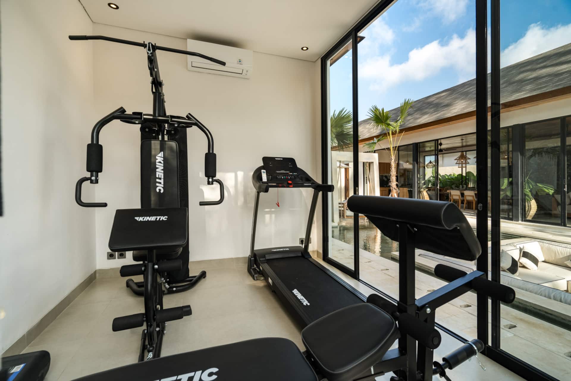 Penelope 4BR Villa with Private Pool & Gym in Ubud — photo 3